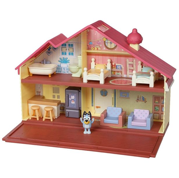 遊び終わったあとは、パーツをおうちにしまってお片づけ(「かぐがいっぱい！2かいだて！ブルーイファミリーのおうち」)