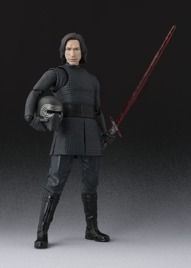 もう1人の重要なキャラクター、カイロ・レンをフィギュア化したS.H.Figuarts カイロ・レン(THE LAST JEDI)