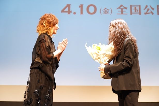 花束ゲスト・YOUの登場に大興奮のヘヨン監督