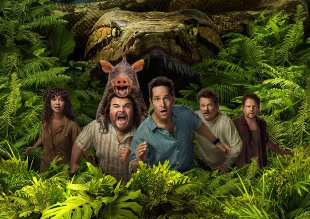 【写真を見る】『アナコンダ』のリメイクを撮影したいたら、ホンモノの巨大ヘビと遭遇!?