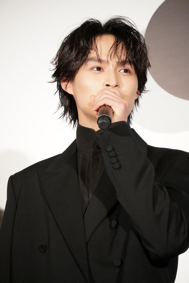 鬼のあやかしで、玲夜の秘書・荒鬼高道役を演じる兵頭功海