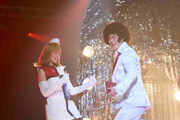 【写真を見る】樺山桃太郎のアシスタント、モンテレオーネ怜華をトリンドル玲奈が演じる