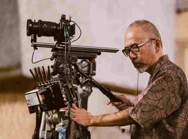 【写真を見る】メガホンをとった塚本晋也監督