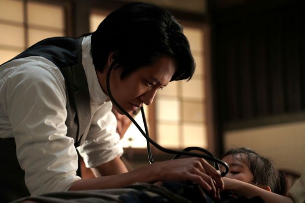 太吉に命を救われことをきっかけに医学の道へと歩みだす新左こと新三郎(藤原季節)