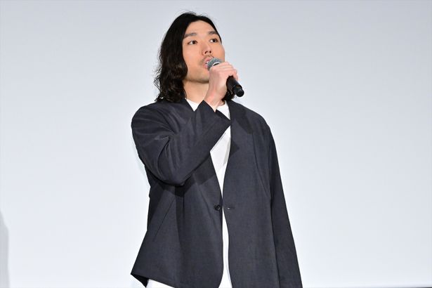 映画『90メートル』の公開記念舞台挨拶に登場した中川駿監督