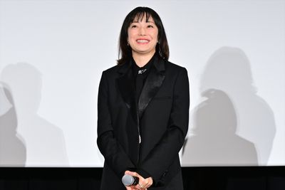 映画『90メートル』の公開記念舞台挨拶に登場した菅野美穂
