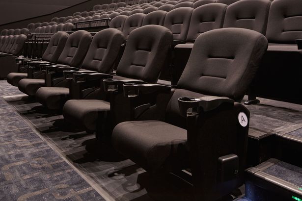 大迫力の映像を浴びるように堪能できる「フロントリクライニングシート」は、「TOHOシネマズ 仙台」が東北エリアで唯一！
