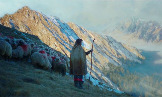 カルパチア山脈などのトランシルヴァニア地方の雄大なロケーションが、作品世界を支えている