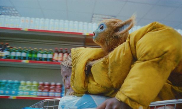 【写真を見る】中世のような雰囲気なのにスーパーマーケット!?その秘密はロケ地にあり