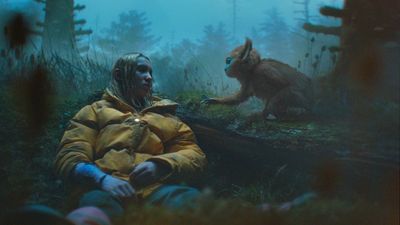 劇場パンフレットに収まりきらなかった、アイザイア・サクソン監督のインタビューをお届け！