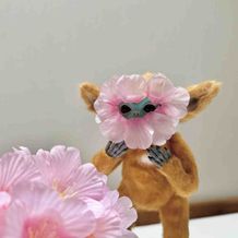 大阪・関西万博の公式キャラクター、ミャクミャクみたいに顔をデコるオチ