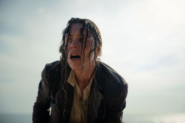 新しく上司になったブラッドリーに目をつけられてしまい、鬱屈したビジネスライフを送るリドル