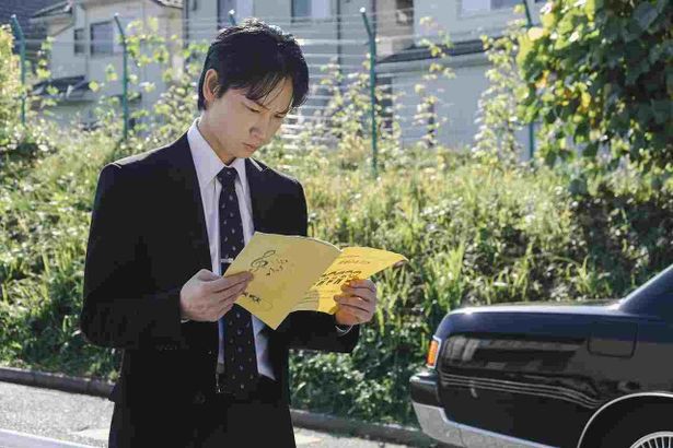 絶対に歌が上手くならなければならないヤクザ、成田狂児役に綾野剛