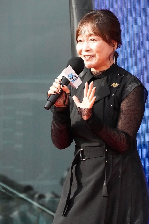 世良真純役の日高のりこ