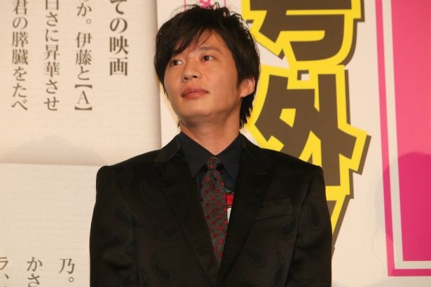 田村伸也役の田中圭