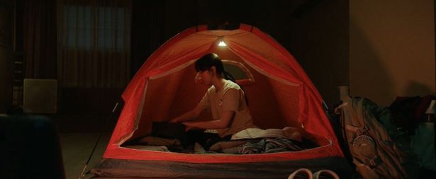 『大丈夫、大丈夫、大丈夫！』で家賃が払えなくなり、家から追い出される主人公イニョン役にイ・レ