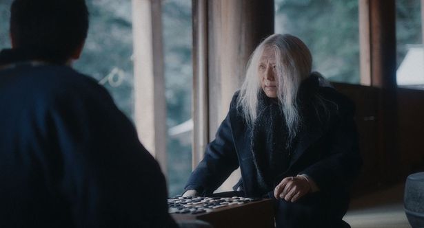 『脛擦りの森』で4時間かけての特殊メイクに挑み、謎の老人になりきった高橋一生