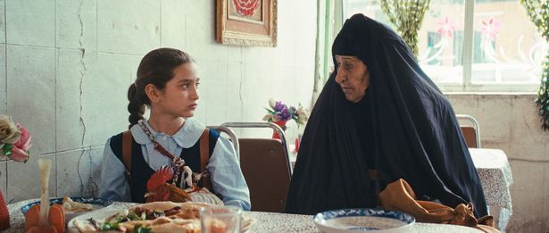 祖母と一緒に暮らすラミアはケーキの材料集めをしようとするが…