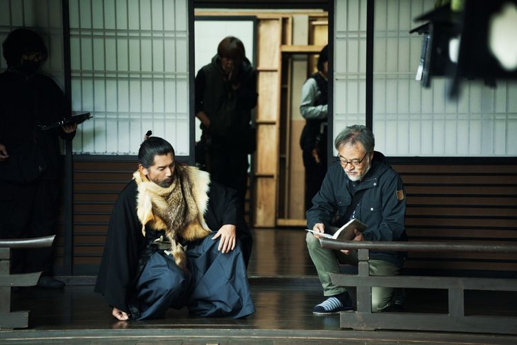 黒沢清監督『黒牢城』の撮影現場に潜入！圧倒された“職人監督”としてのすごさと、初時代劇への想い