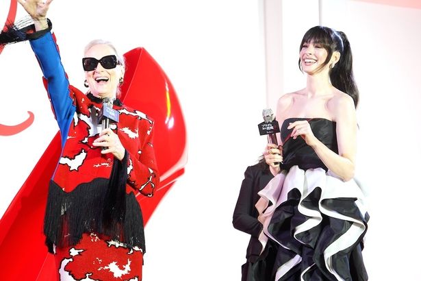 楽しいトークを展開する2人