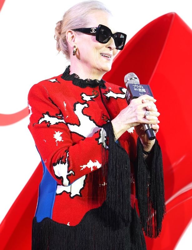 日本の若者にメッセージを送る場面も