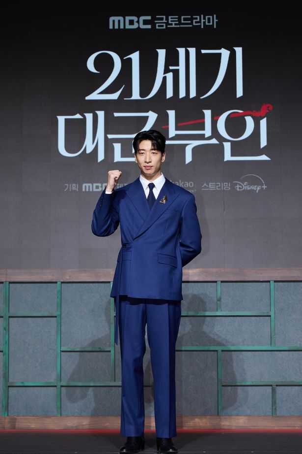 イアン大君の補佐官チェ・ヒョンを演じたユ・スビン