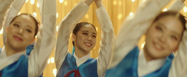 【写真を見る】愛くるしいイ・レがどんなに辛い状況でも笑顔を絶やさないイニョン役を好演