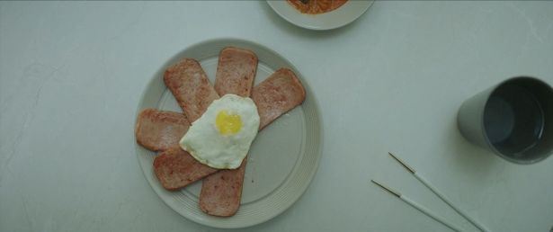 おいしそうな朝ごはんのシーン