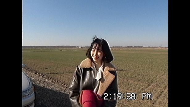 ホームビデオのファウンドフッテージスタイルで物語は展開していく