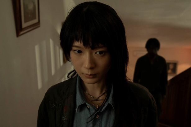 【写真を見る】主人公の霊媒師、愛里役に「SHOGUN 将軍」の穂志もえか