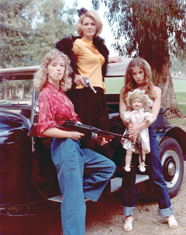 『ビッグ・バッド・ママ』出演時のディキンソン(中央)