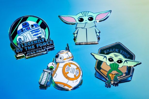 ピンバッジなどグッズも充実！(「スター・ツアーズ：ザ・アドベンチャーズ・コンティニュー」)