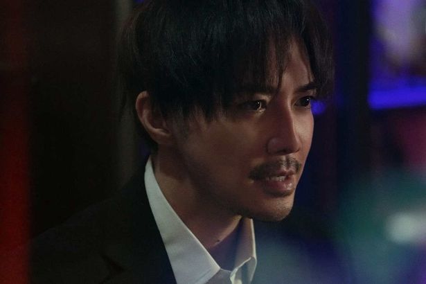 【写真を見る】裏社会と繋がりを持つ生活安全課の“不良警官”、江波戸良介役に成宮寛貴