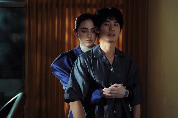 タイを代表するスター女優ダビカ・ホーンが、掃除機になる妻ナットを演じる