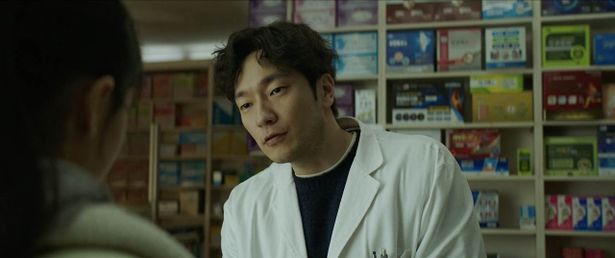 大人気俳優ソン・ソックが癒しの薬剤師を熱演！