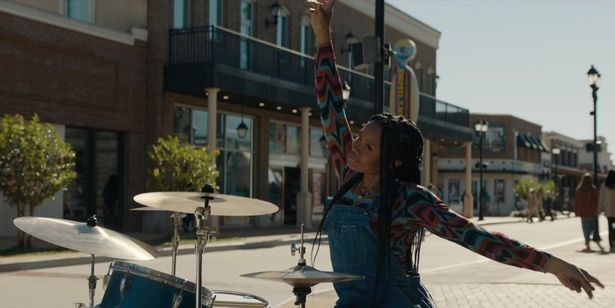 ダンスシーンは『ラ・ラ・ランド』(16)の振付師マンディ・ムーアが担当