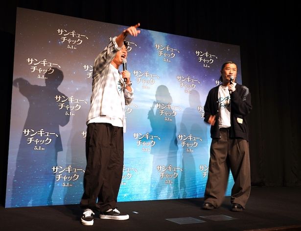 大きな声で「サンキュー！」を連呼するサービスに観客も大喜び