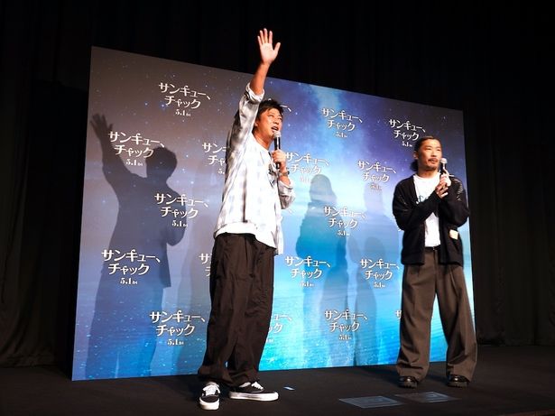 緒方が「ありがとう！」と叫ぶと、菅が「大切な時は意外と日本語になります」と補足し、観客はクスクス