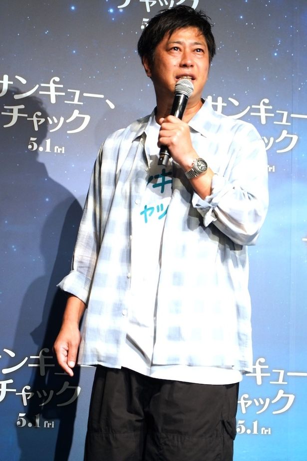 娘からの手紙にうるっとする尾形