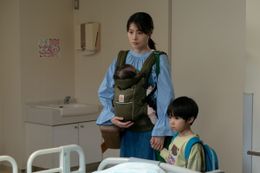 有村架純、初の母親役『マジカル・シークレット・ツアー』揺れ動く心情と覚悟の表情に迫った場面写真
