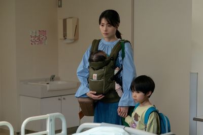 有村架純、初の母親役『マジカル・シークレット・ツアー』揺れ動く心情と覚悟の表情に迫った場面写真