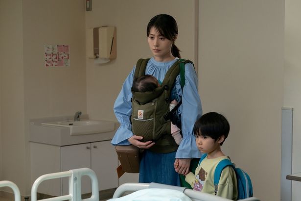 有村架純、初の母親役『マジカル・シークレット・ツアー』揺れ動く心情と覚悟の表情に迫った場面写真