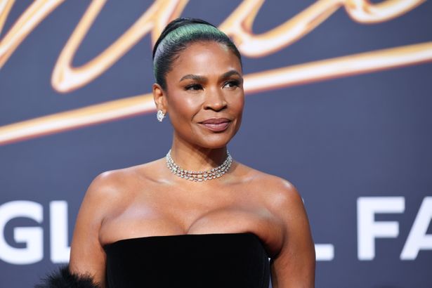 マイケルの母キャサリンを演じたニア・ロング