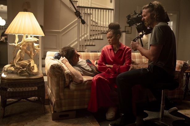 【写真を見る】ブラッドリー・クーパーが切望した豪華キャストが集結！離婚の危機の先にある、思いがけない人生とは…