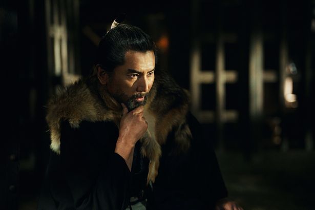 【写真を見る】真相を解き明かすため地下牢を訪れた荒木村重らをとらえた新たな「キャラクターカット」も解禁に