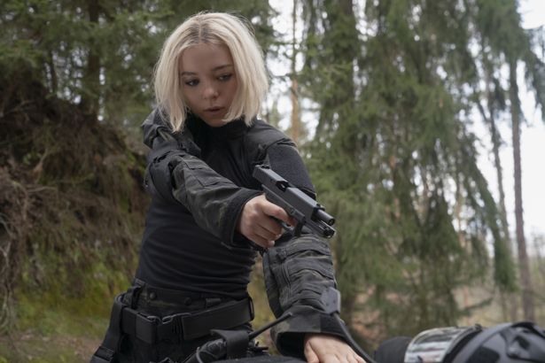 映画の中心人物であるメリー役を「ハンナ 〜殺人兵器になった少女〜」のエスメ・クリード＝マイルズが演じる