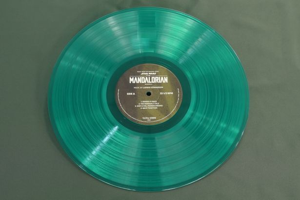 グローグーカラーになっている『スター・ウォーズ/マンダロリアン Season2』の盤面