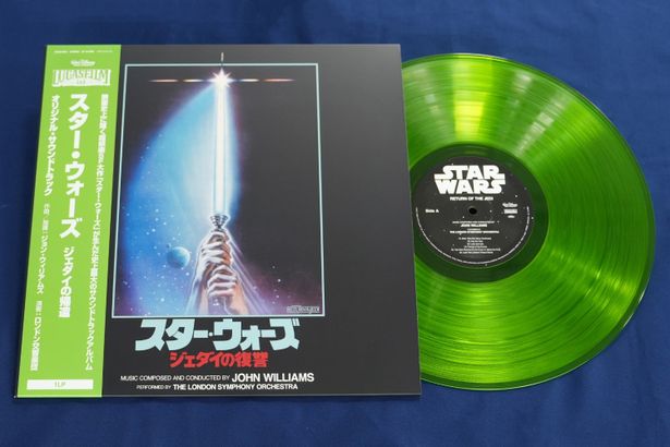 【写真を見る】ファン歓喜の『ジェダイの“復讐”』仕様！完全保存版なLPをまとめて開封