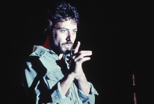 ダスティン・ホフマンが過激発言で名を馳せた実在のスタンダップコメディアンを演じる『レニー・ブルース』