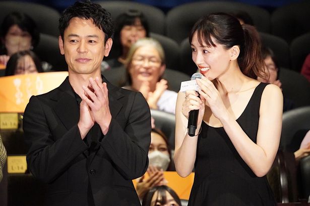 『人はなぜラブレターを書くのか』初日舞台挨拶の様子